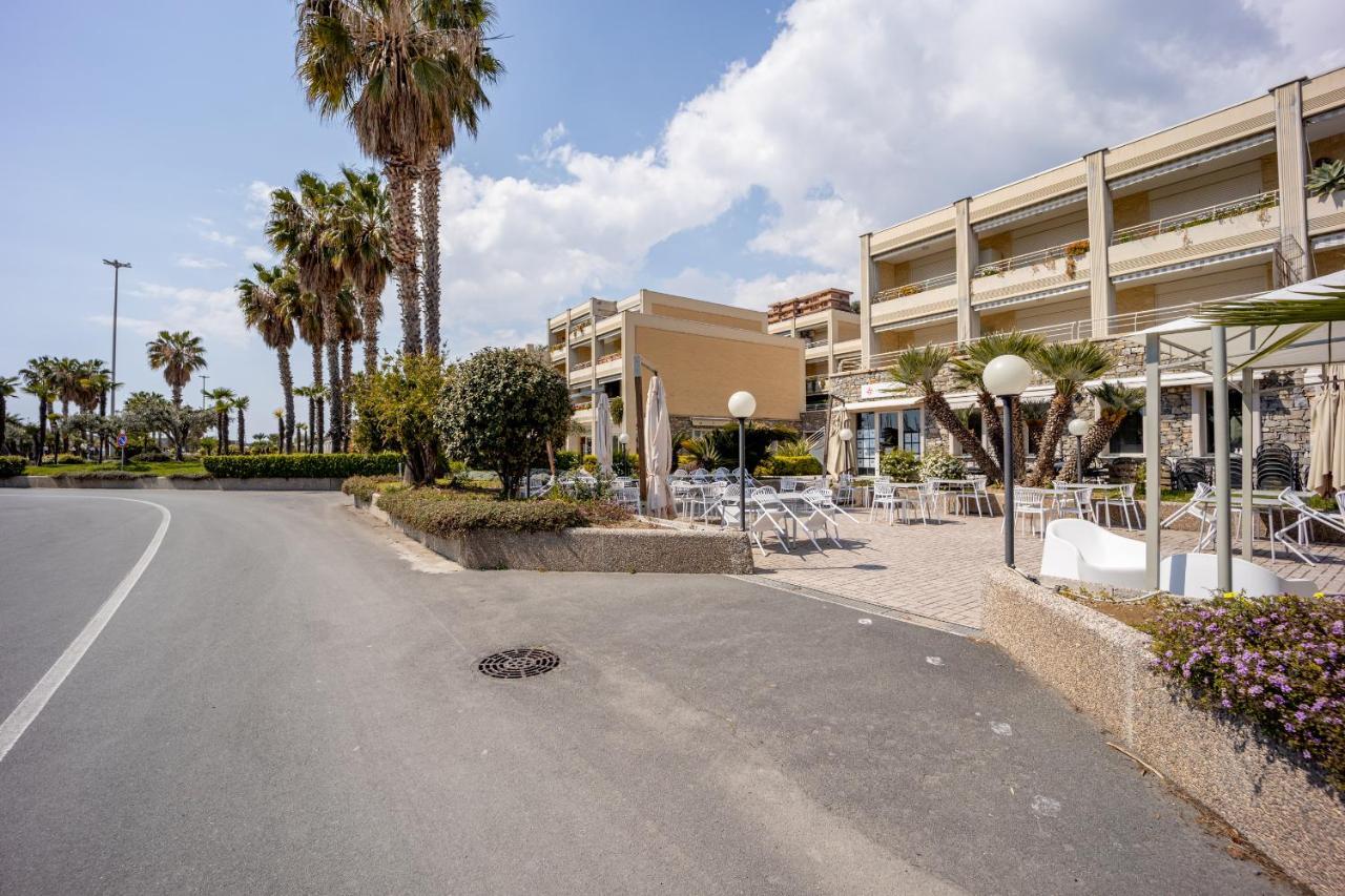 Aregai Marina Exclusive Seaside Apartments Santo Stefano al Mare Exterior foto